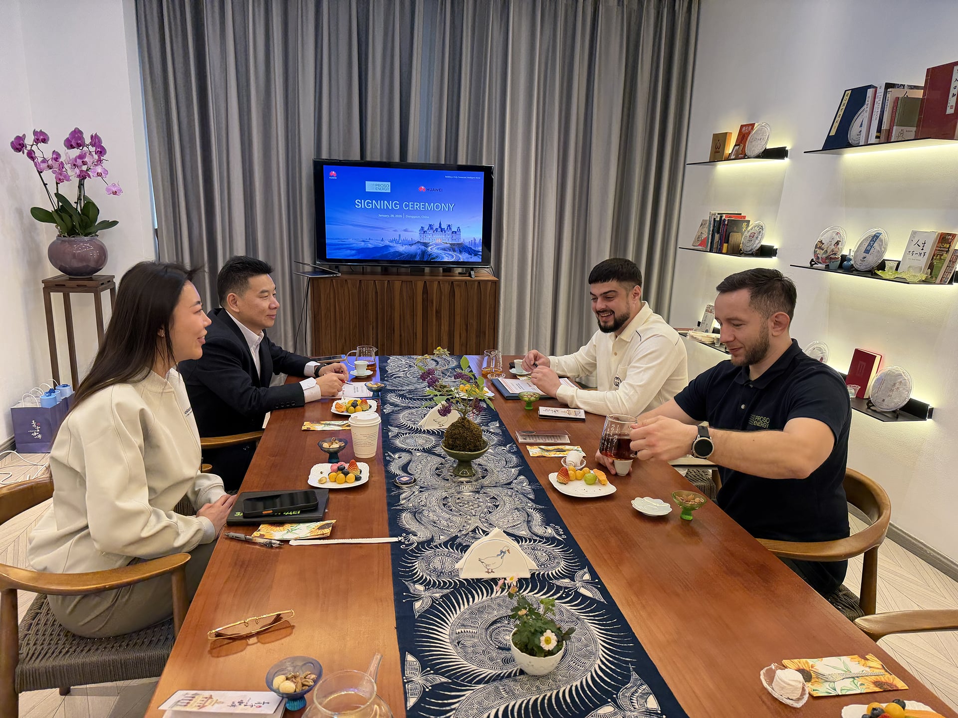 Нетворкінг партнерів Huawei FusionSolar та Proso Energy під час The 1st Global C&I Visionaries Summit